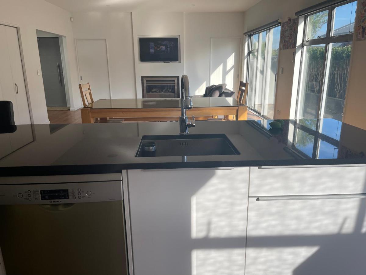 Stunning Park Side Holiday Home Christchurch Bagian luar foto