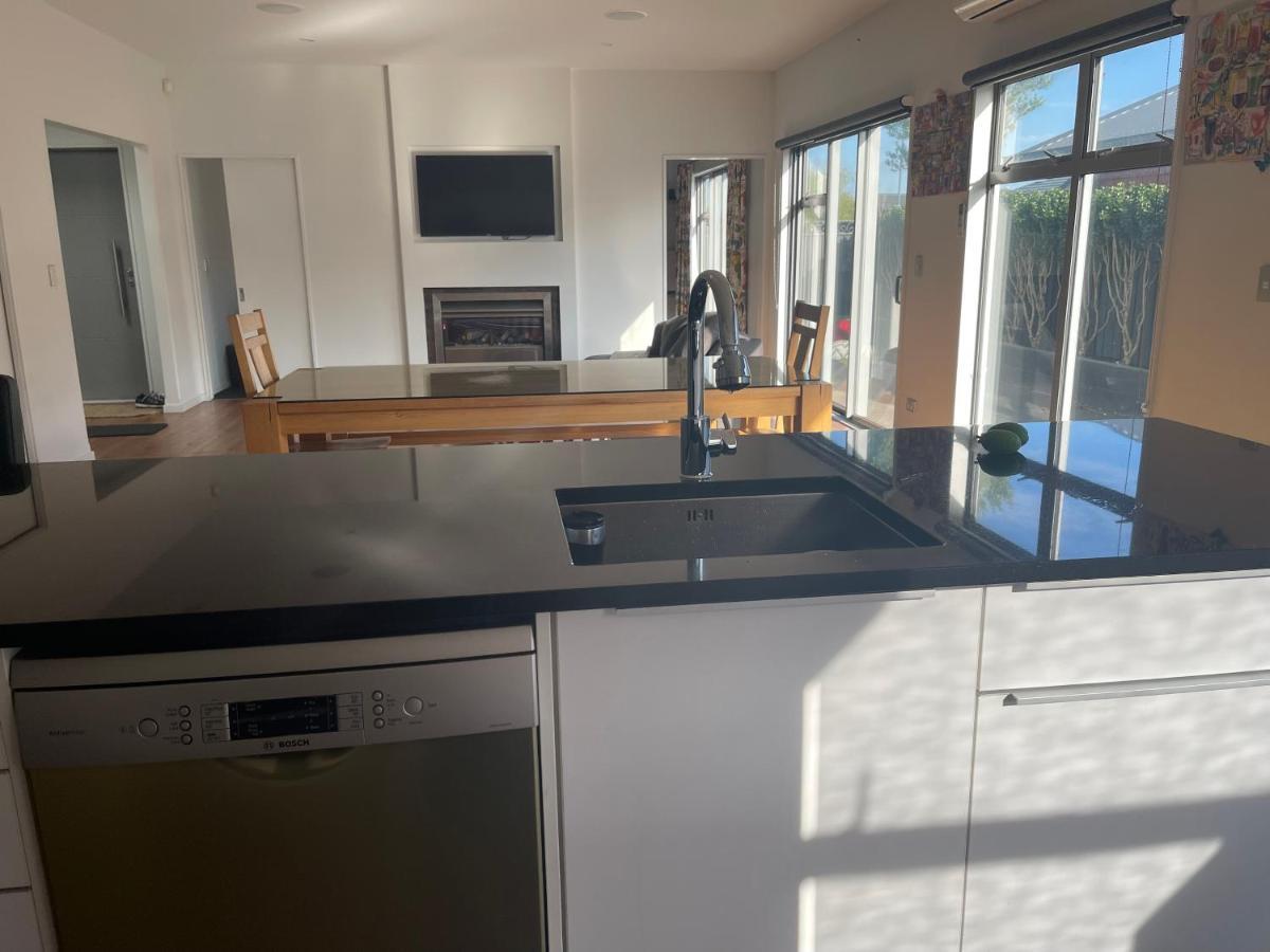 Stunning Park Side Holiday Home Christchurch Bagian luar foto