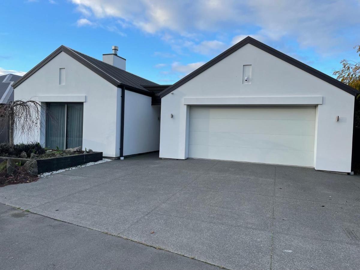 Stunning Park Side Holiday Home Christchurch Bagian luar foto